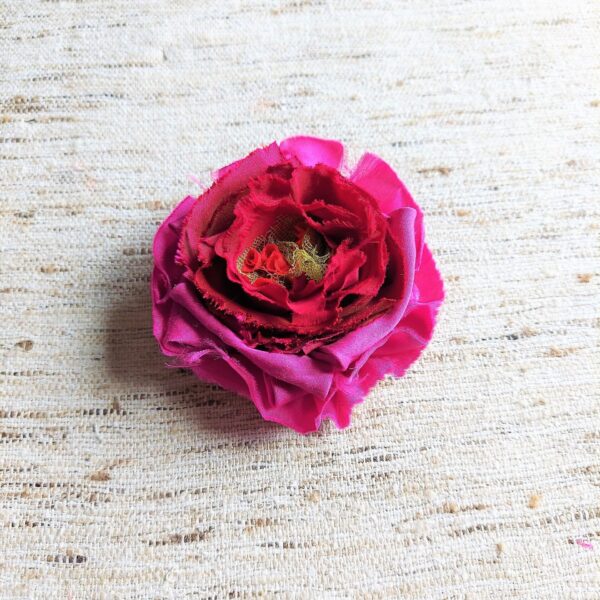 Broche "Rose foncée"